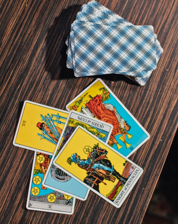 Linhas de Trabalho e Leitura de Cartas
